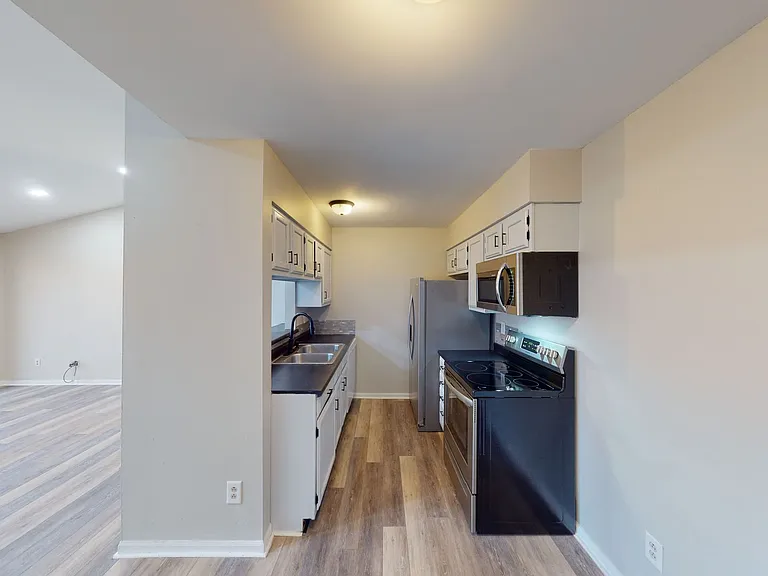 9617 Vinca Cir #G — Photo 2