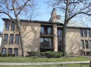 55 Kimbark Rd APT 2N, Riverside, IL 60546