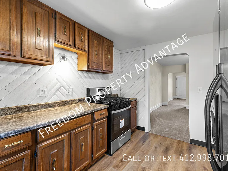 644 Herschel St — Photo 10