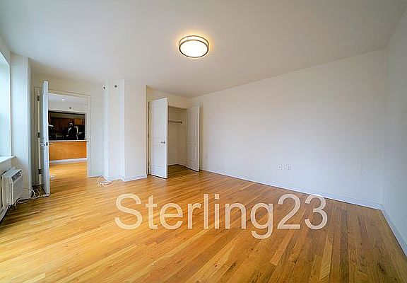 5th image of 2550 Crescent St #4D