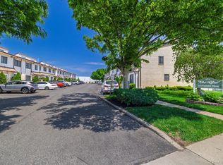 15 Franklin Place #16, Oceanside, NY 11572