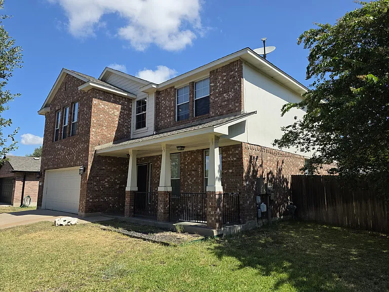 4304 Stone Oak Dr — Photo 2