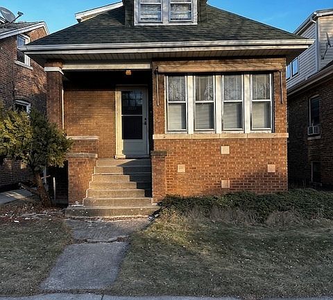 2nd image of 2233 N Laramie Ave