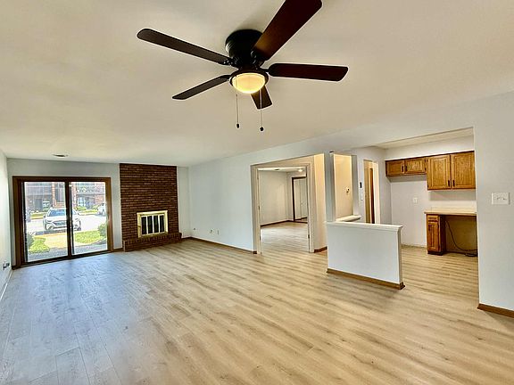 2nd image of 2013 45th St Unit 106