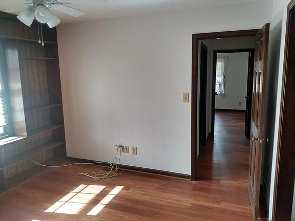 5th image of 387 Cove Island Way NE