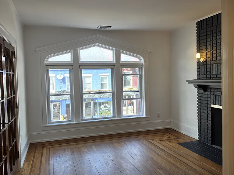 54 N Front St #A — Photo 11