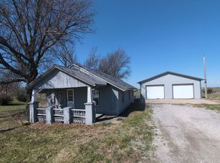 215 S Main St, Chariton, IA 50272