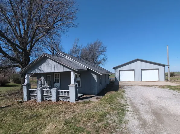 215 S Main St, Chariton, IA 50272