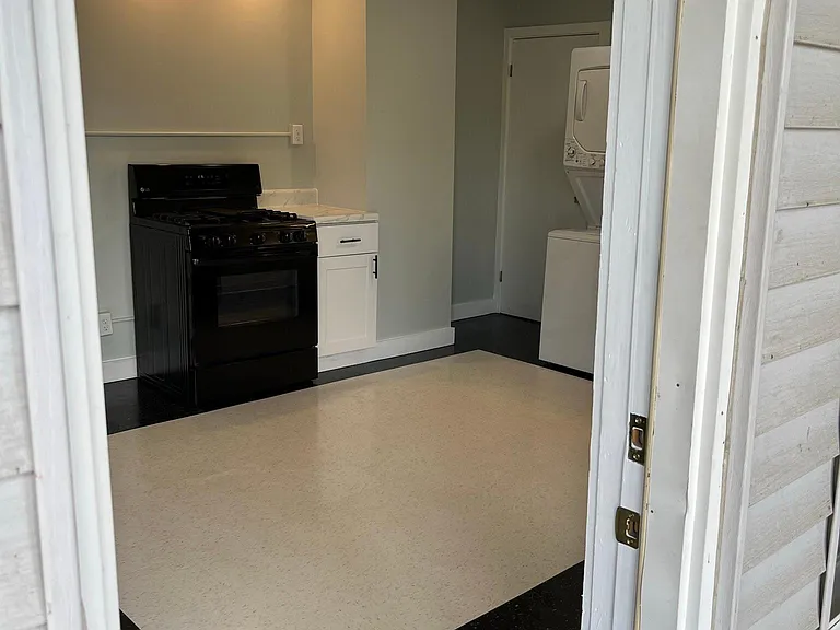 400 Harvard St #1 — Photo 14