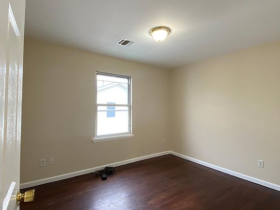 2nd image of 191 Rose Ave Unit 2