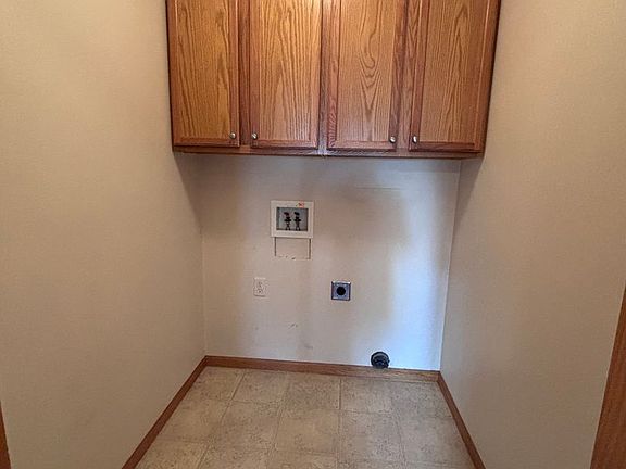 5th image of 520 27th Ave NW