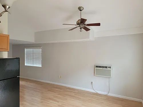 4th image of 1154 Hazel Ave APT B