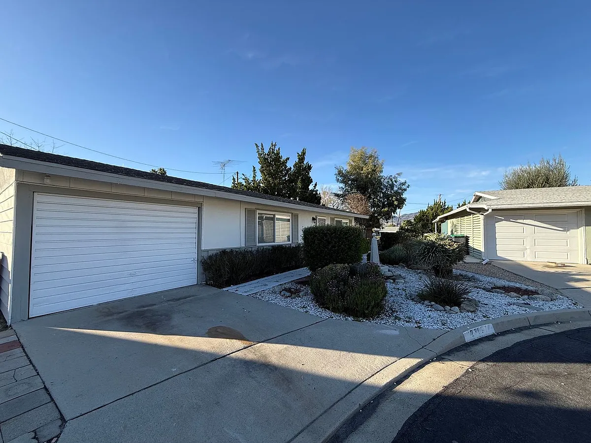 Building Photo - 26097 Doverwood Pl