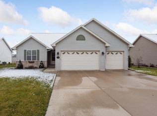 810 Killarny Trl, De Pere, WI 54115