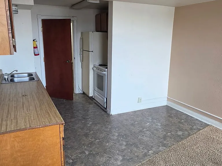 30 College Ave — Photo 3