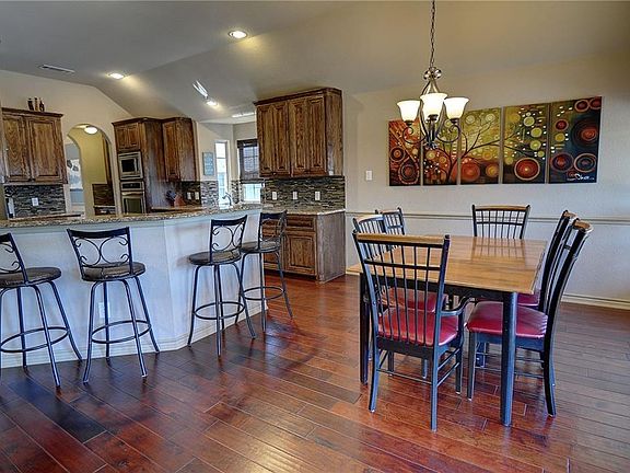 5th image of 710 Livingston Dr