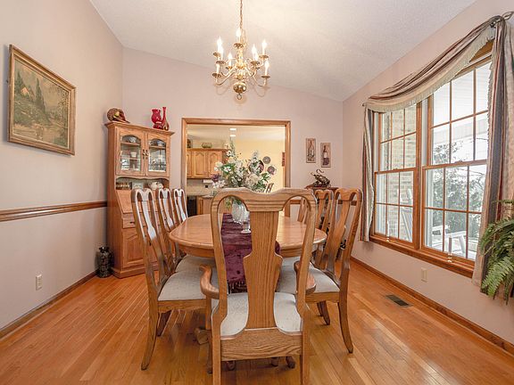 4th image of 152 Elm Hill Dr