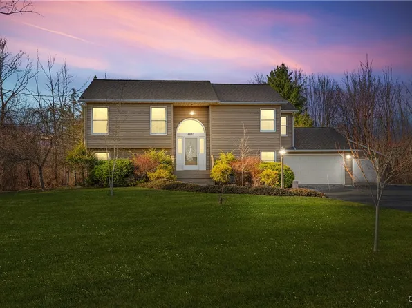 4807 Grange Rd, Clay, NY 13041
