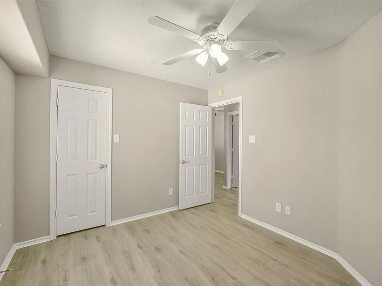 171 N Burberry Park Cir — Photo 26