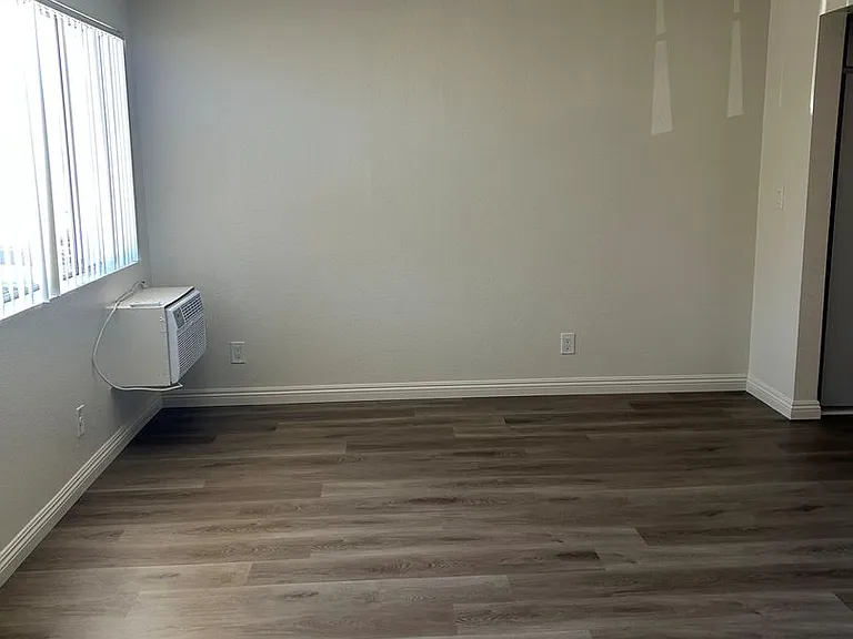 Lake Street Apartments — Photo 15