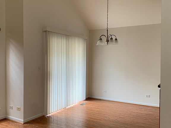 4th image of 972 Manchester Cir