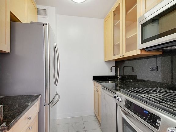 2nd image of 424 W End Ave APT 18L
