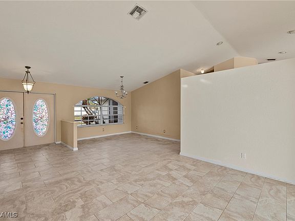 5th image of 208 SE 21st Ln