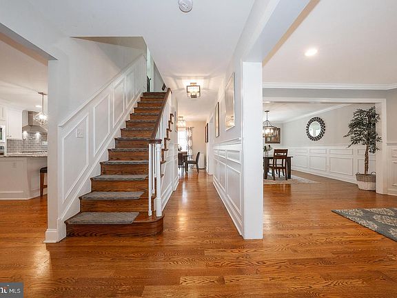 2nd image of 407 Valley Glen Dr