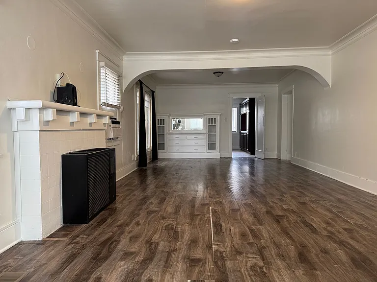 1855 S Redondo Blvd — Photo 6