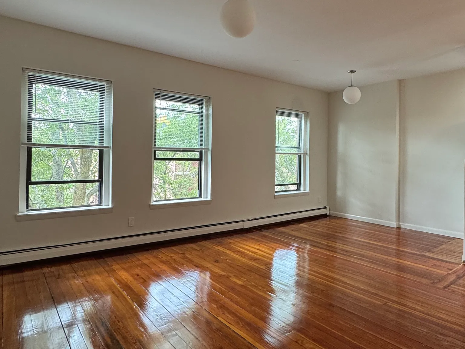 2 bed, 950 sqft, $4,000 — Photo 3