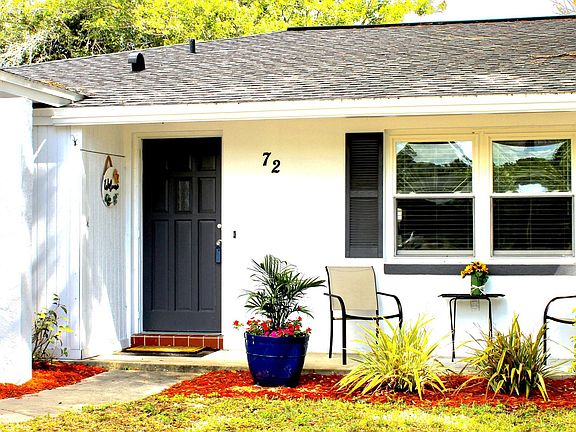 3rd image of 72 Broadmoor Cir