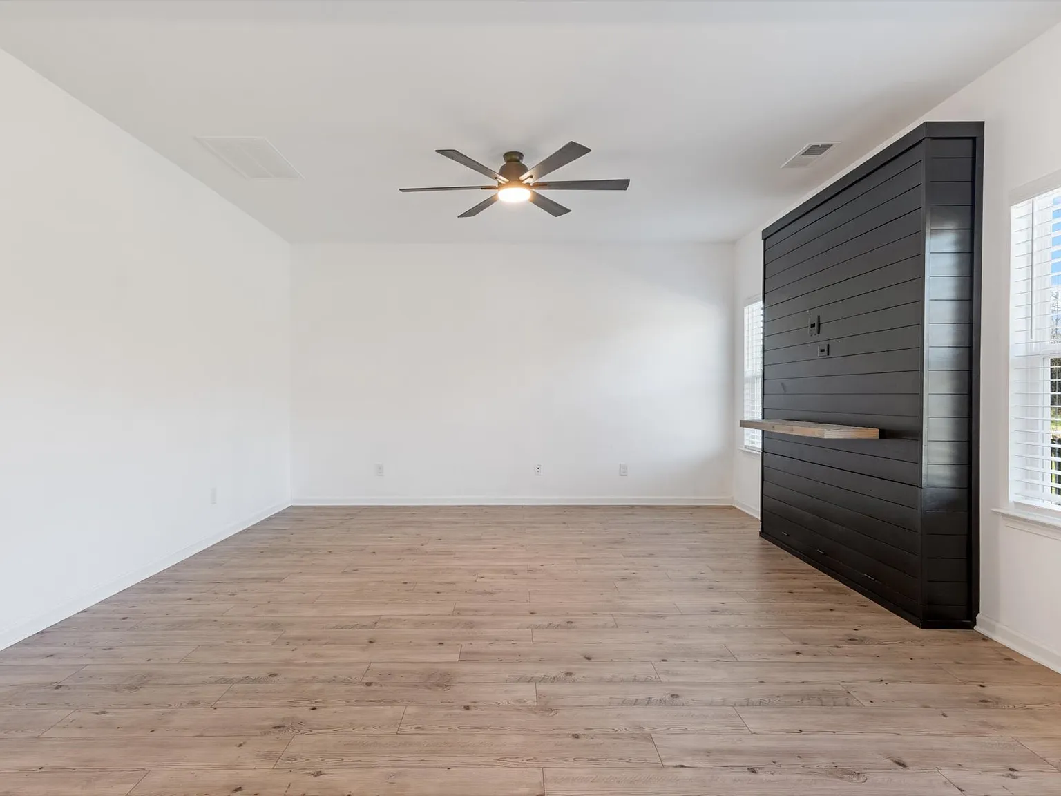 4 bed, 2.5 bath, 2088 sqft, $2,595 — Photo 4