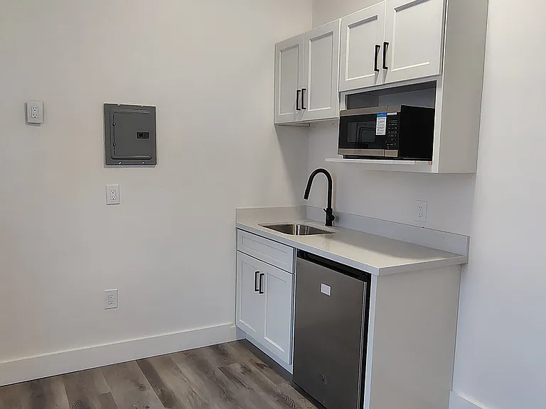 FAIRLAWN RESIDENCE — Photo 7