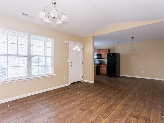 5th image of 285 Dobson Rd