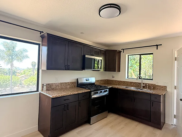 1541 Calavo Rd — Photo 6