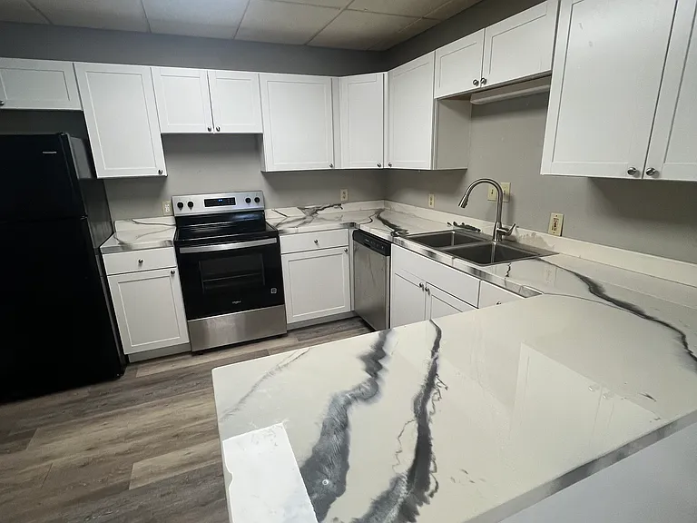 301 Cypress St #4 — Photo 1