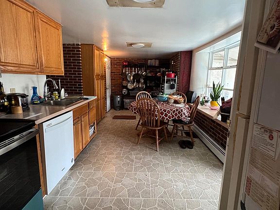 3rd image of 836 E Bristol Rd
