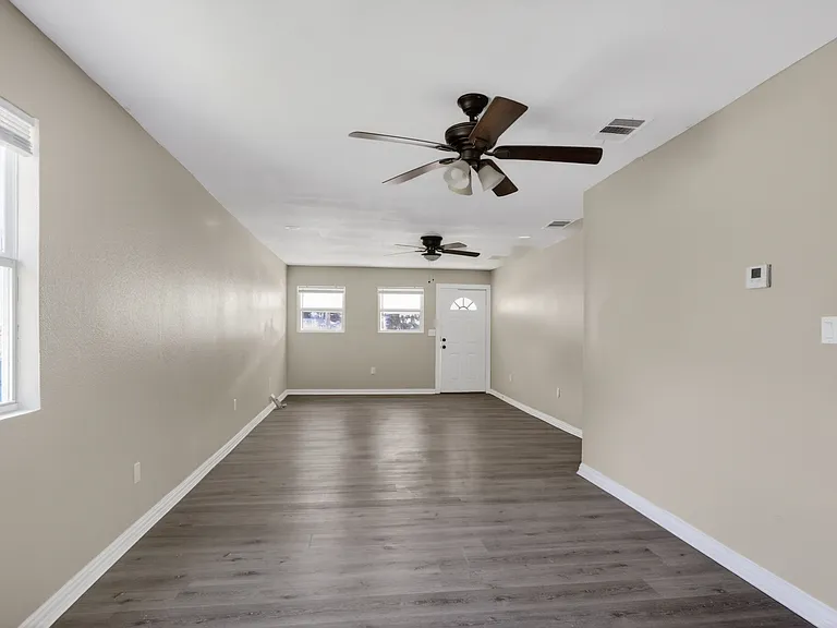 2520 N Hickory St — Photo 13
