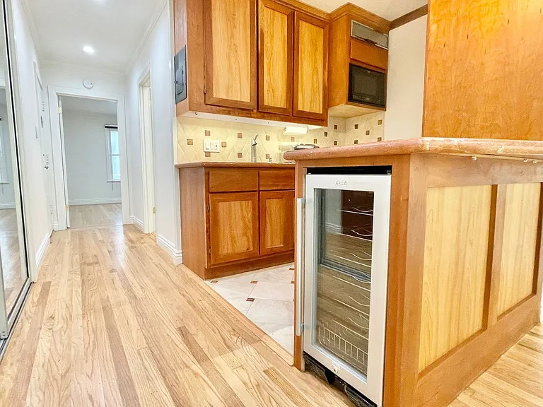 1260 Clay St #206 — Photo 1