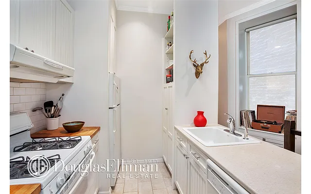 Rented by Douglas Elliman | media 13