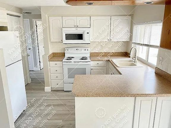 3rd image of 4024 Menlo Ct #B