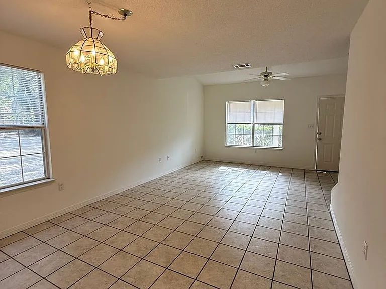 946 Rachel Dr #C — Photo 2