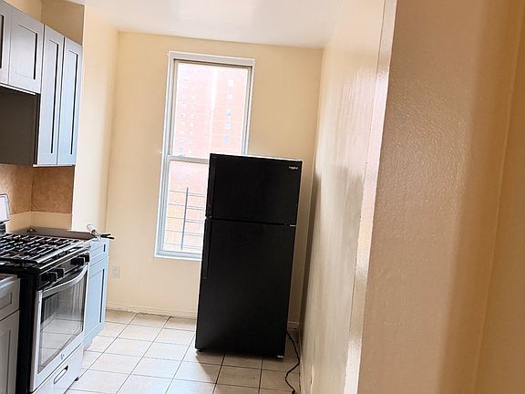 2nd image of 1326 Clay Ave #3