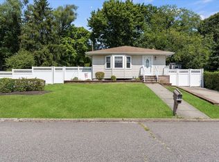 11 Remington Ave, Selden, NY 11784