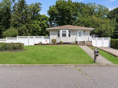 11 Remington Ave, Selden, NY, 11784