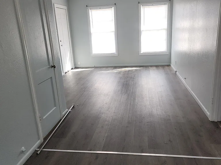 646 Glazebrook St #4 — Photo 6
