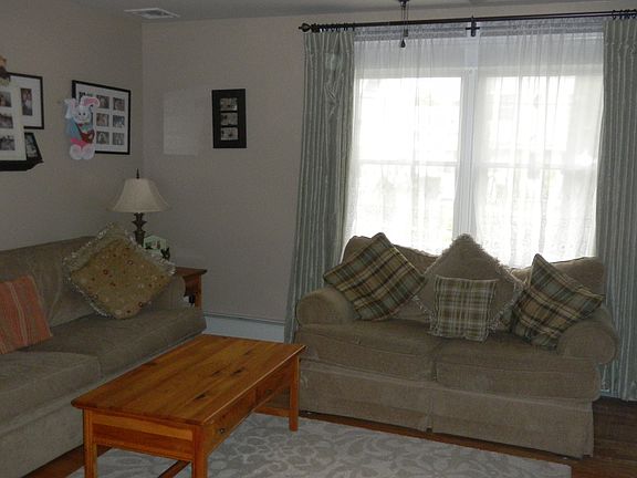3rd image of 267 Fairfield Ave