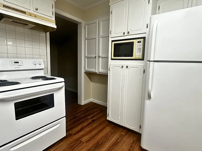 30121 Julia St — Photo 7