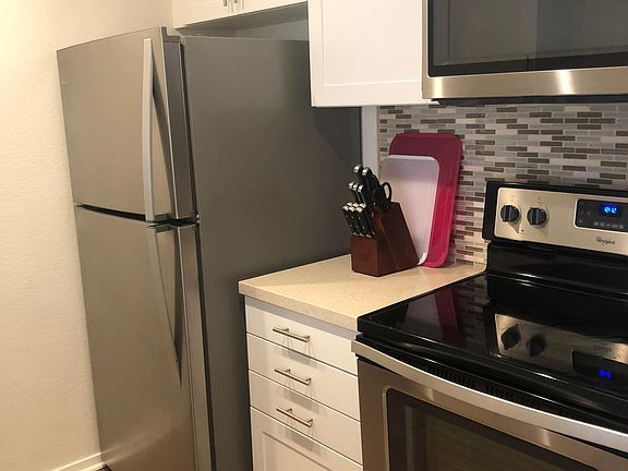 5th image of 801 W F St