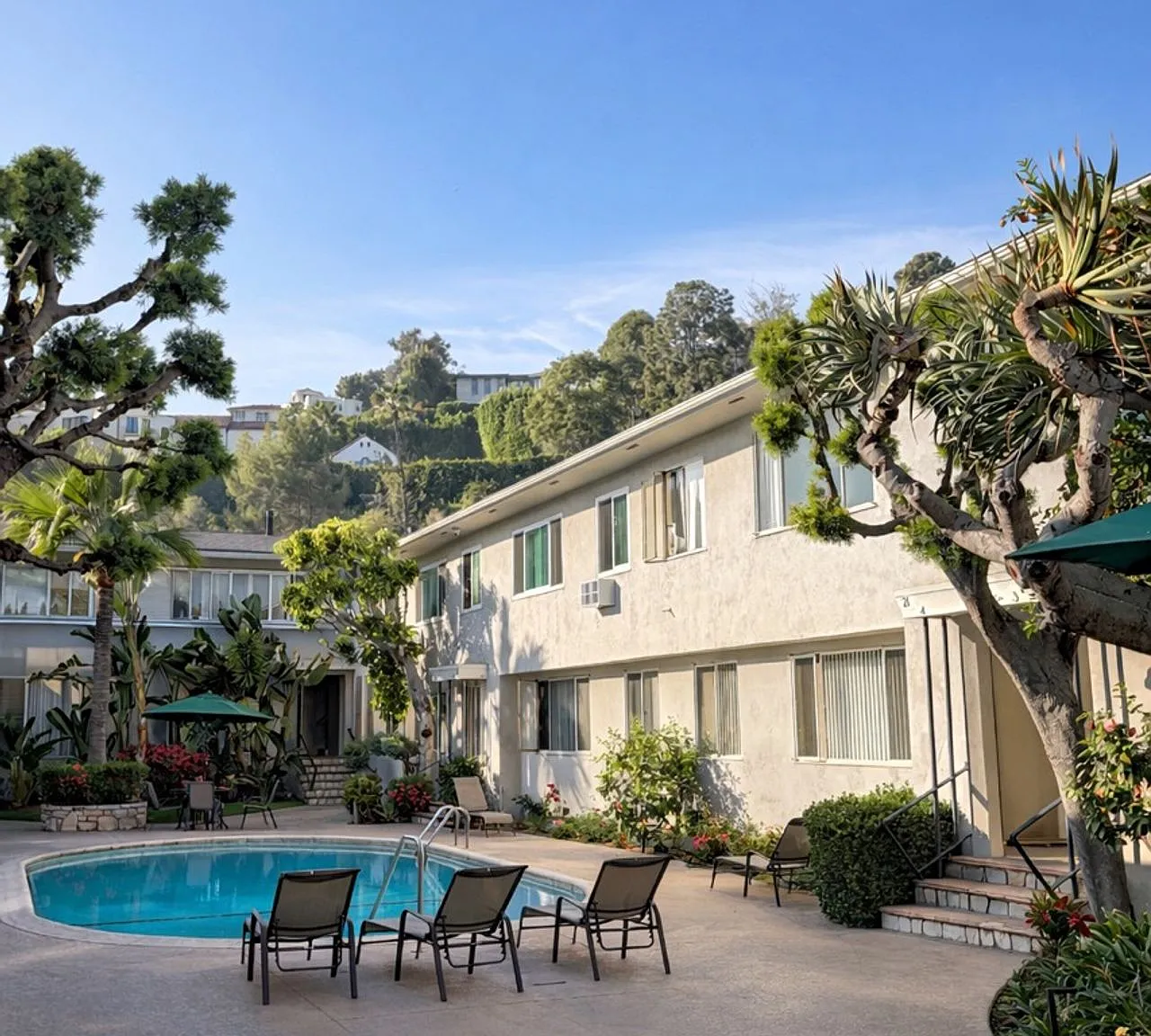 Bright & Spacious Renovated Apartments Prime West Hollywood Location — Photo 2